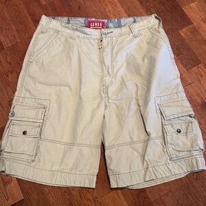 Levi's Men's Beige Cargo Shorts